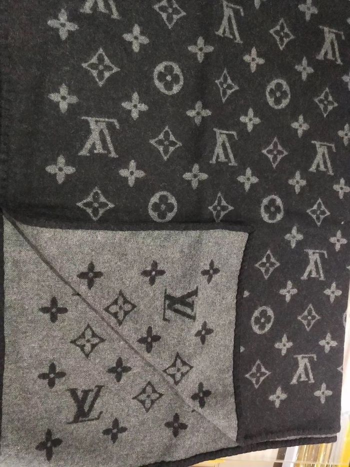 Louis Vuitton Scarf LV00140